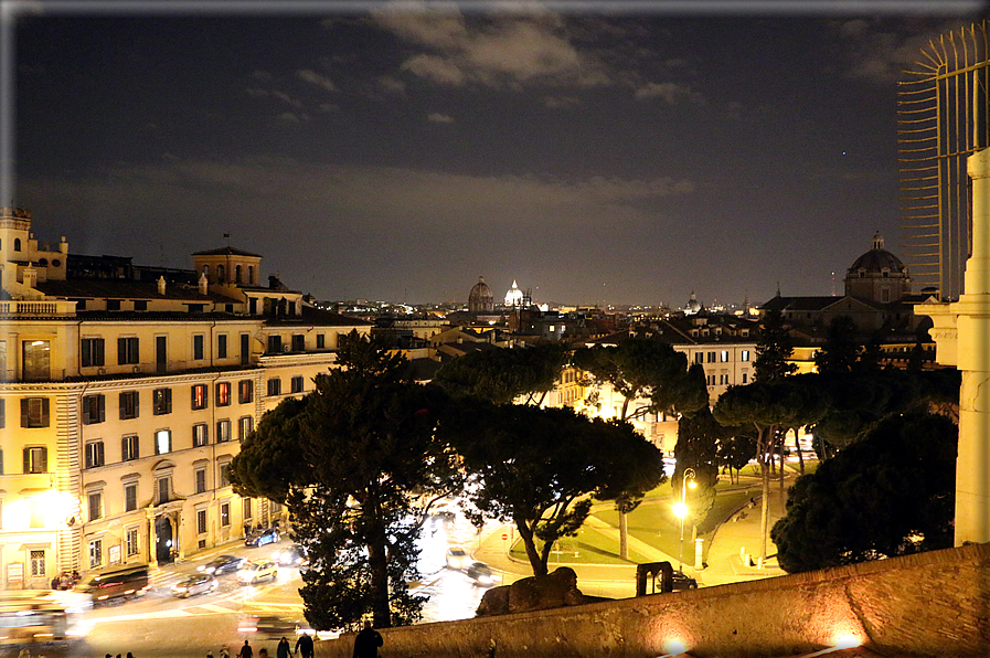 foto Roma di Notte